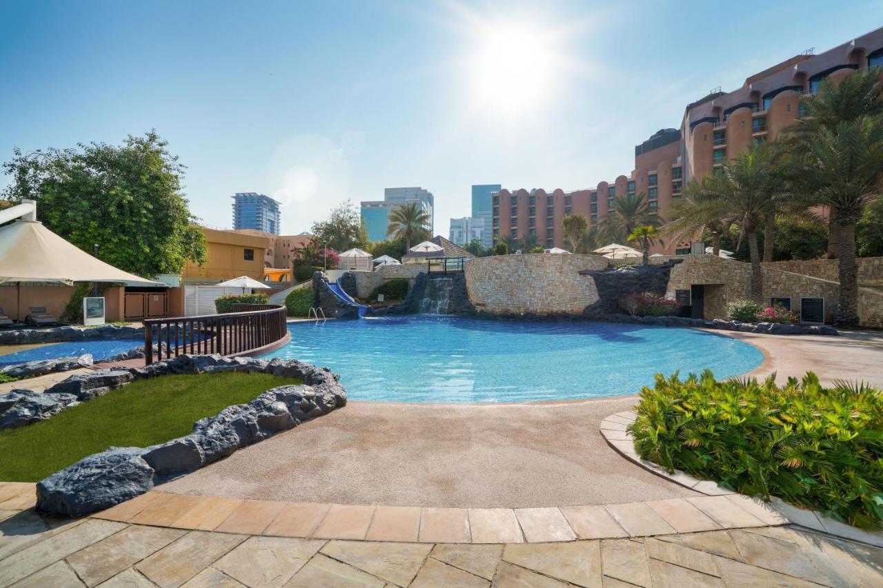 Sheraton Abu Dhabi Hotel & Resort Exterior photo